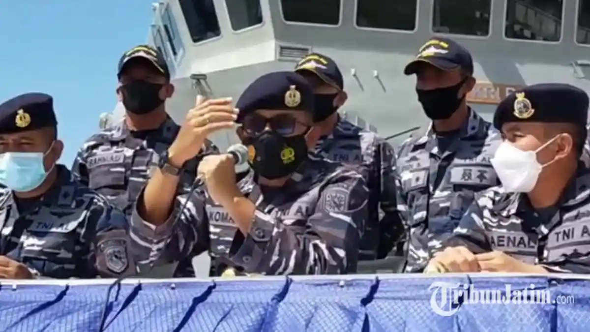 TNI AL Perluas Pencarian Korban KMP Yunicee Mulai Sisi Selatan hingga Utara Selat Bali