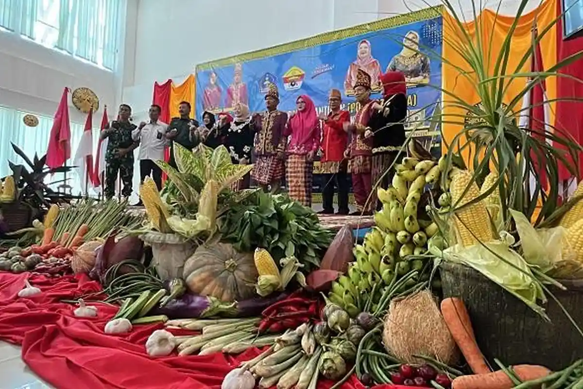 Filosofi Hasil Pertanian Jadi Dekorasi Panggung Musyawarah dan Pelantikan Pengurus LAT Kendari