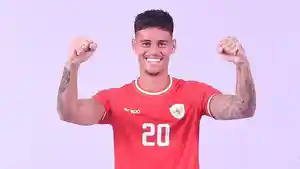 Mees-Hilgers-saat-resmi-menjadi-pemain-timnas-Indonesia.jpg