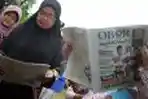 Pendukung Jokowi-JK Baca Tabloit Obor Rahmatan Lil Alamin