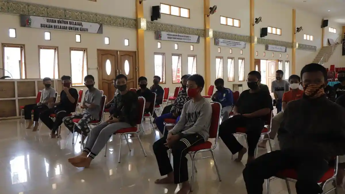 Puluhan Santri Darussalam Garut Jalani Swab Test, 