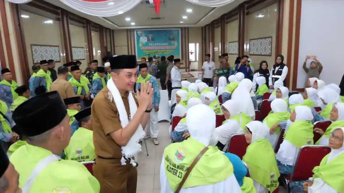 Bachyuni Deliansyah Lepas Ratusan Calhaj Muaro Jambi