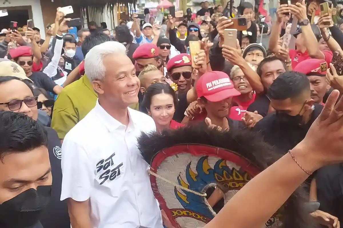 Kunjungi Sleman, Ganjar Pranowo Diberi Jaran Kepang 