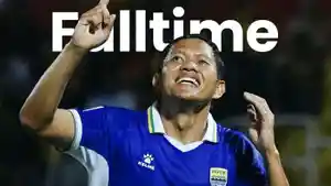 Gelandang-Persib-Bandung-Adam-Alis-merayakan-gol-2.jpg