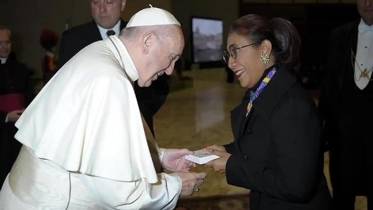 Susi Pudjiastuti Diundang dan Bertemu dengan Paus Fransiskus