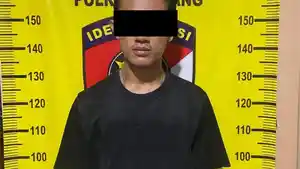 Polisi-lakukan-penggerebekan-di-sebuah-rumah-kontrakan.jpg