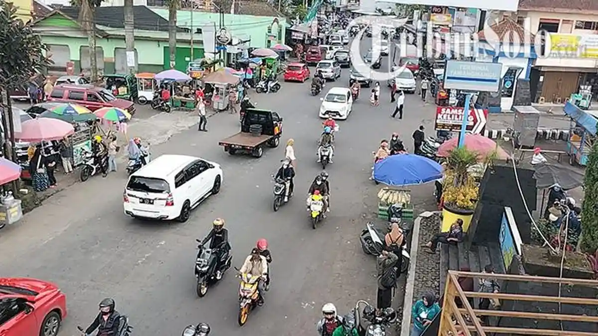 Libur Lahirnya Pancasila, Puncak Tawangmangu Diserbu Wisatawan, Penjual Makanan Ketiban Rezeki