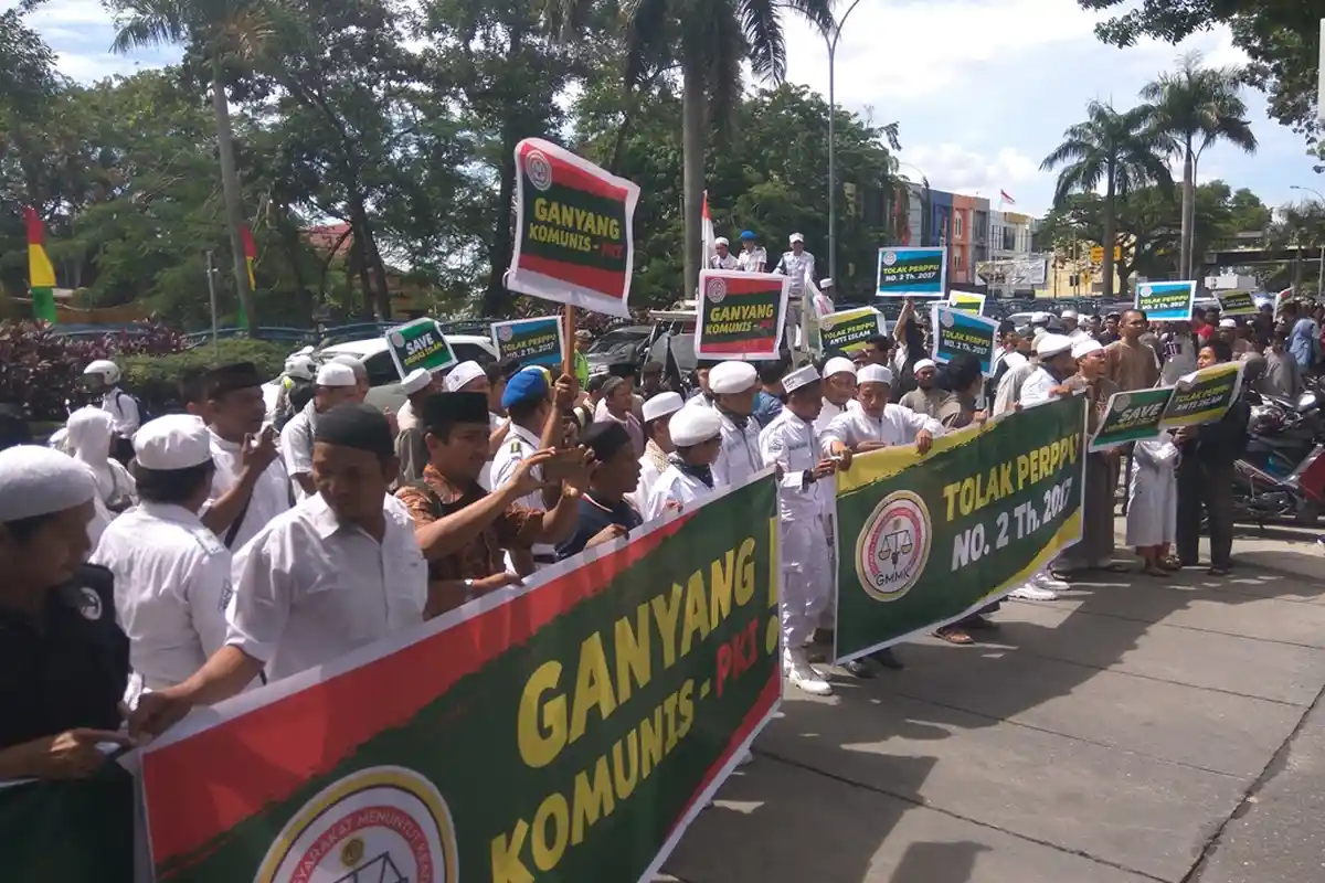 Gelar Aksi Damai, Massa GMMK Tiba di Depan Gerbang Gedung DPRD Riau