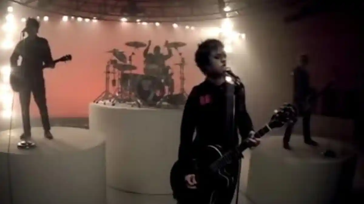 Makna Lagu Wake Me Up When September Ends, Tentang Kehilangan Orang Tersayang