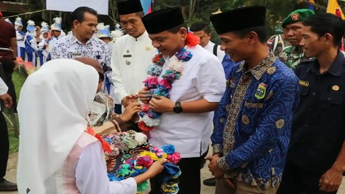 Sambangi 3 Desa Lewat Safari Jumat, Ini Keluhan Masyarakat Kepada Kurniawan