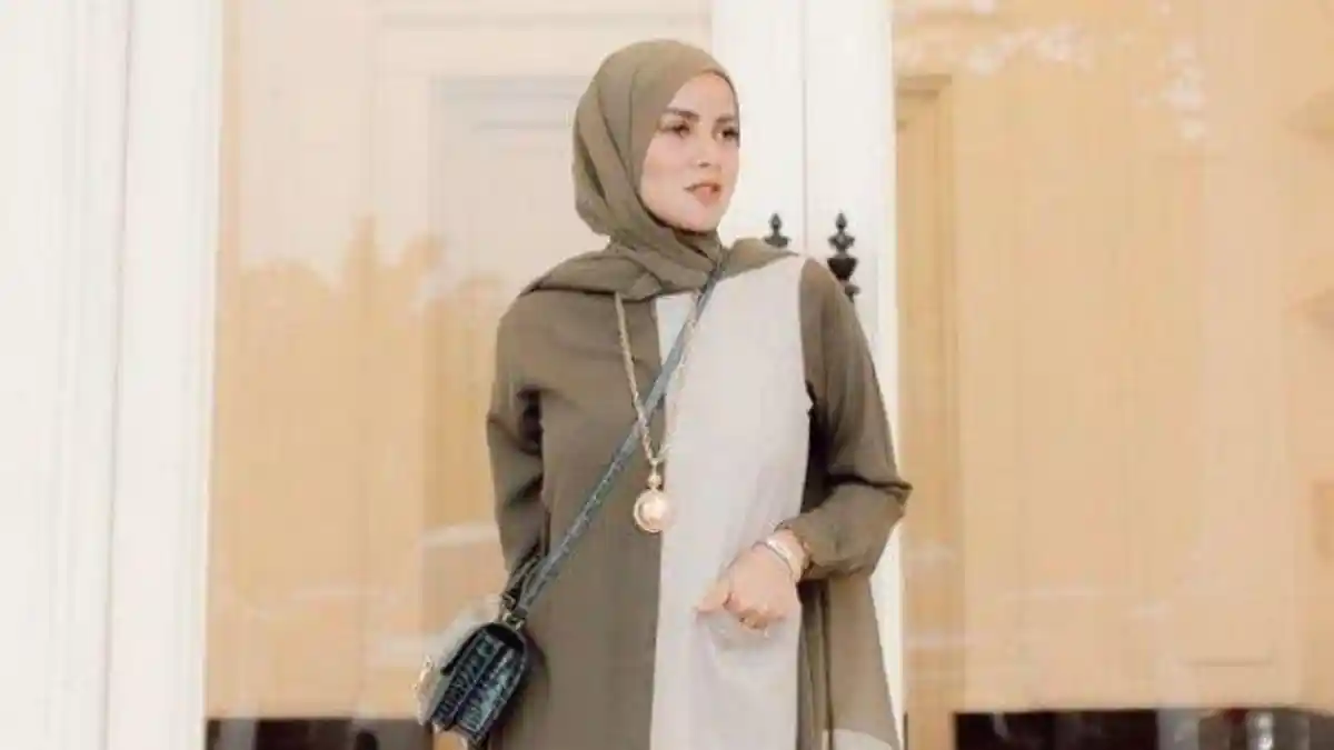 Intip Penampilan Terbaru Olla Ramlan, Warganet Gagal Fokus dengan Tas Hermes Ditentengnya
