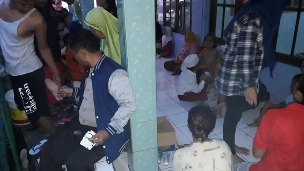 Tiga Warga Tanjung Priok Alami Luka Bakar Terkena Percikan Api dari Kabel Sutet yang Tersambar Petir