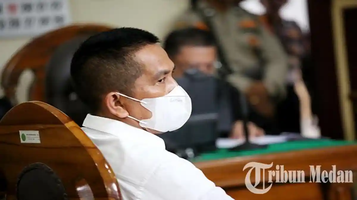 Berita Foto: Sidang Perdana AKBP Achiruddin Hasibuan, JPU Akan Hadirkan Ken Admiral Pekan Depan - 12072023_MENDENGARKAN-DAKWAAN_ABDAN-SYAKURO-2.jpg