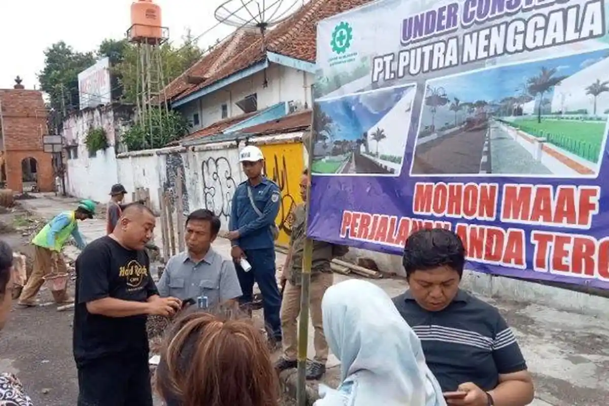 Warga Kejaksan Cirebon Protes ke PT KAI, Gara-gara Revitalisasi Trotoar, Sebut Jalan Jadi Sempit