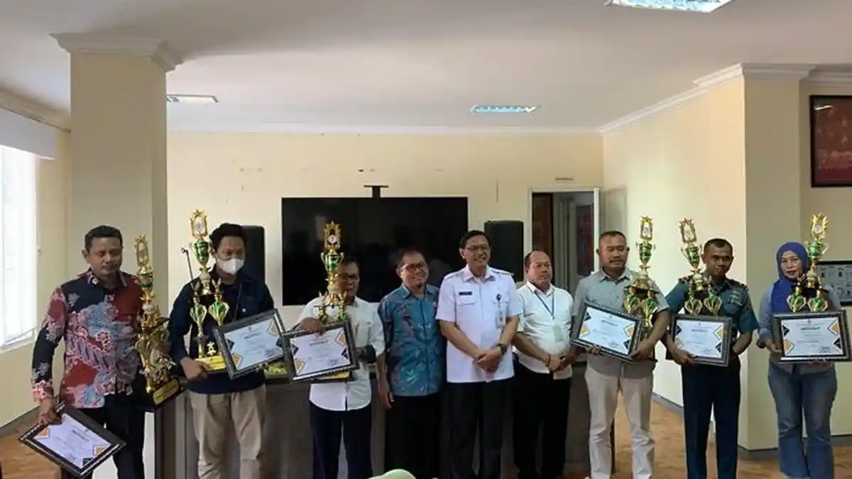 DKUMKMP Balikpapan Beri Penghargaan kepada 12 Koperasi Sehat