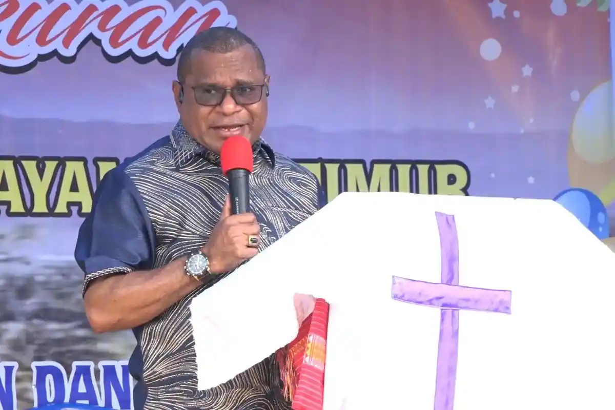 Hadiri Perayaan HUT ke-74 Masuknya Injil di Tanah Klayili, Ini Pesan Pj Bupati Sorong Yan Piet Mosso