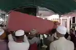 Jenazah-santri-Moh-Alfin-Mutawakkilalallah-17-beralamatkan-Desa-Lomaer-Blega-Bangkalan.jpg
