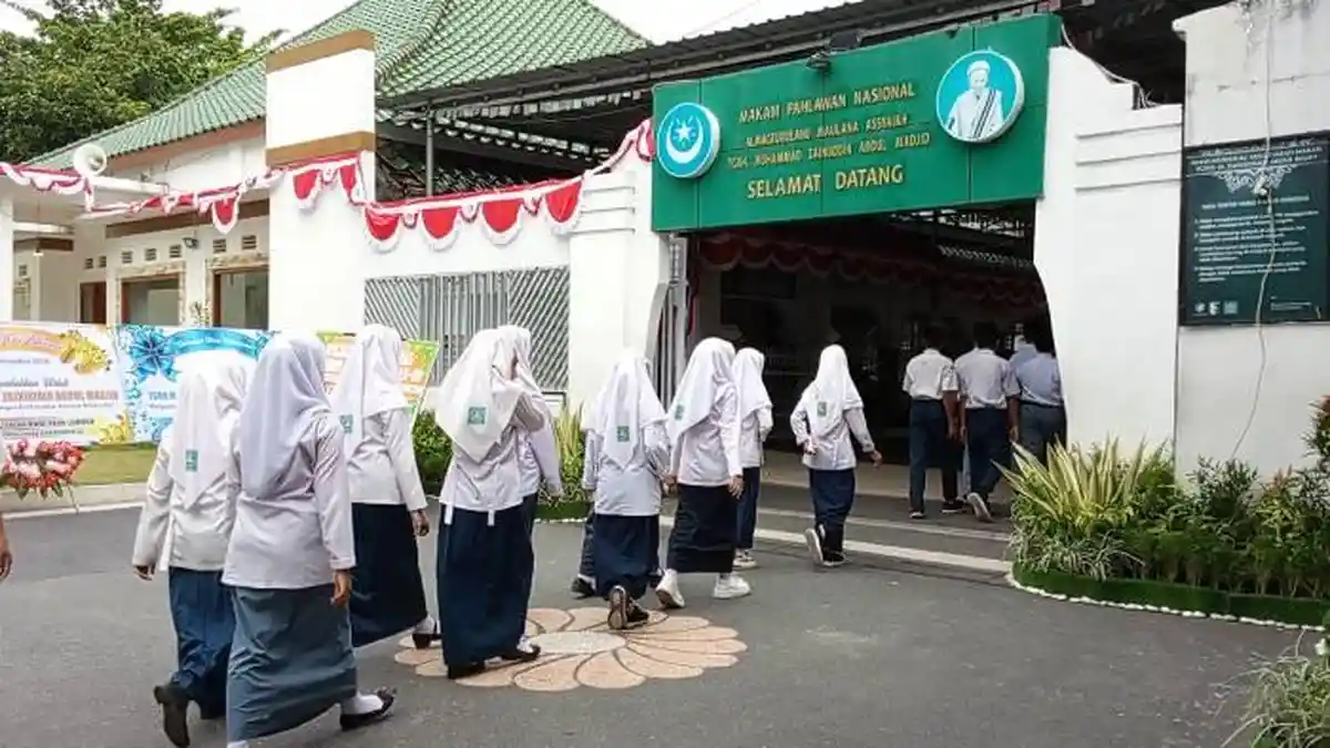 Suasana Makam TGKH Muhammad Zainuddin Abdul Madjid Jelang Ziarah Hari Pahlawan