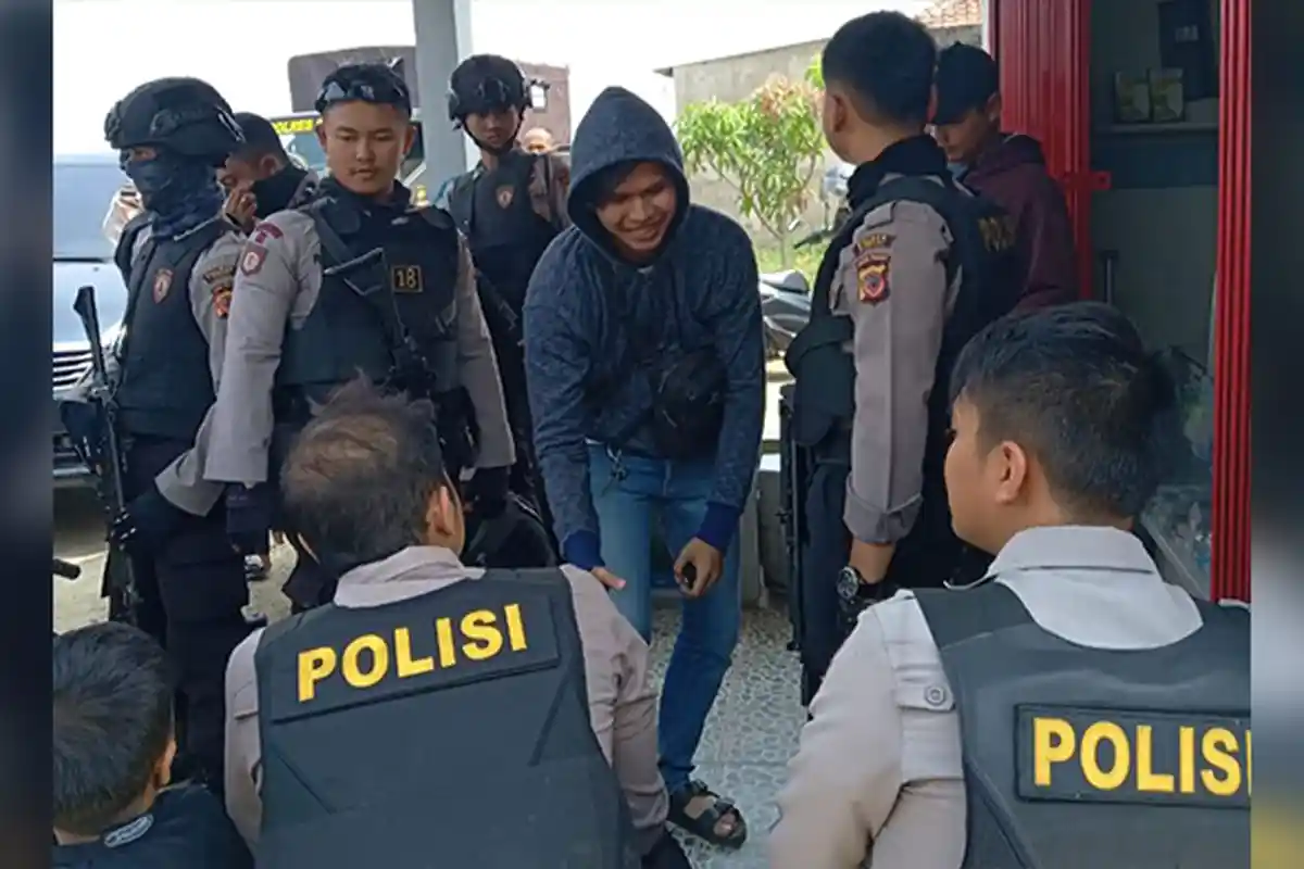 Ini Sosok Terduga Teroris yang Rumahnya Digeledah Densus 88 di Bandung Barat