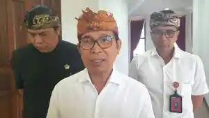 Bupati-Badung-I-Wayan-Adi-Arnawa-saat-dimintai-keterangan-terkait-dengan-WFH-12.jpg