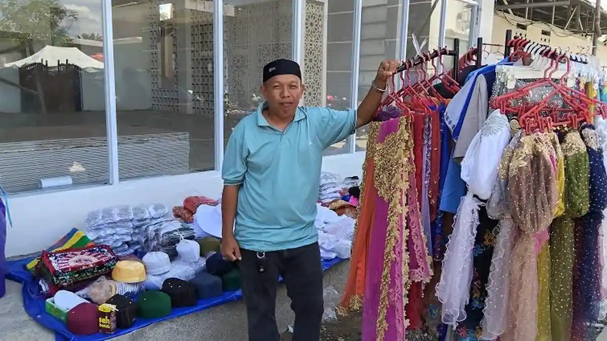 Penjualan Turun Drastis, Pedagang Pakaian Haji dan Umrah Musiman di Mamuju Tengah Mengeluh