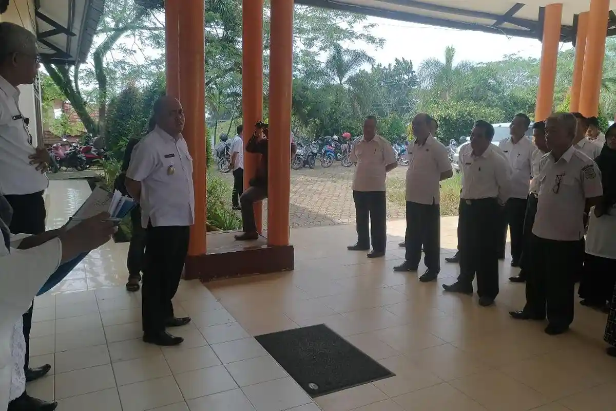 Awal Tahun Sidak ke Sejumlah Kantor OPD, Wabup Tanjabtim Temukan Pegawai PHTT Curangi Absensi
