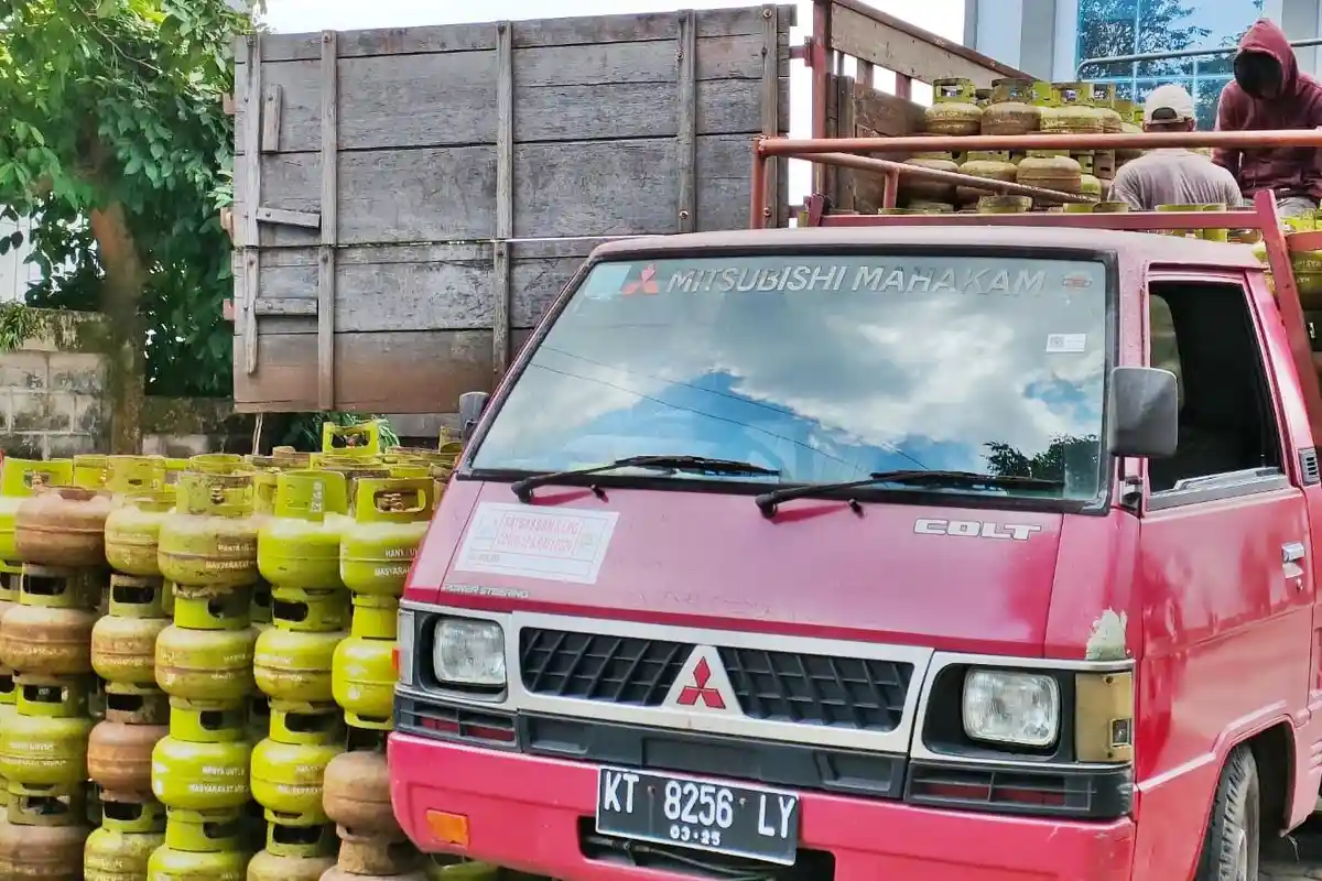 Nyata di Depan Mata, Rakyat Kecil Samarinda Menjerit Mencari 3 Kg Gas, DPRD Kaltim Sudah Diteriaki