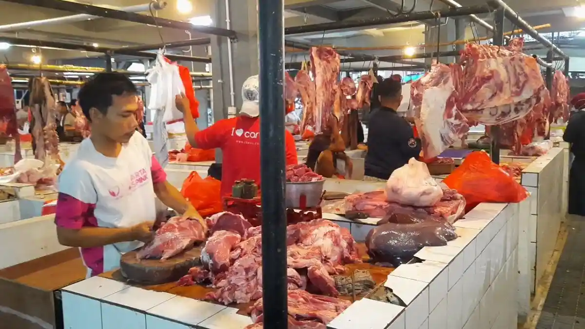 Harga Daging Sapi di Pasar Ciputat Terus Naik, Diprediksi Bisa Tembus Rp180.000 per Kilogram