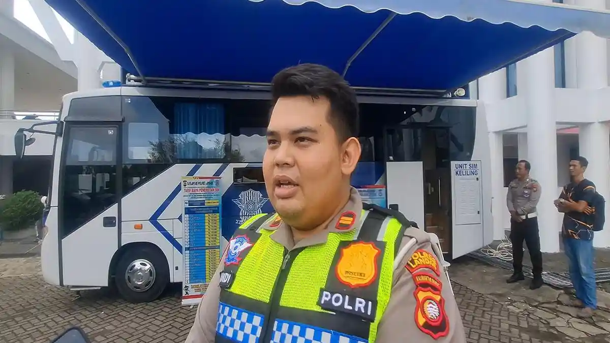 Layanan Bus SIM Keliling Polres Landak Mulai Beroperasi 