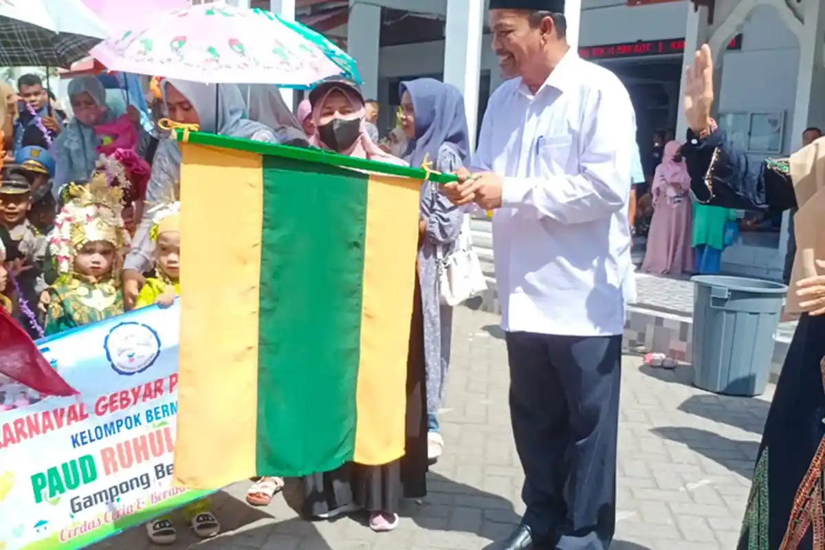 Ratusan Anak TK di Pidie Ikut Karnaval, Memakai Baju Adat hingga Pakaian Polisi