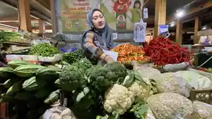 20261305-Pedagang-sayuran-di-Pasar-Beringharjo.jpg