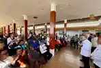 NELAYAN-Menteri-Zulkifli-Hasan-saat-menemui-para-nelayan-di-KNMP-Lateng.jpg