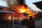 rumah-terbakar-selat-panjang.jpg