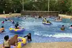 Antusias-pengunjung-berlibur-di-Bugis-Waterpark-Adventure-Makassar1may.jpg