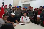 Ketua-Mualimin-dan-Wakil-Panglima-KPA-Pusat-Darwis-Jeunib-bersama-unsur-KPA.jpg