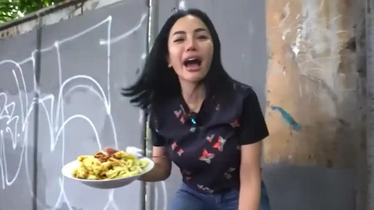 Lihat Spanduk Capres Lain, Nikita Mirzani Mengaku Langsung Hilang Nafsu Makan, Senggol Penjual