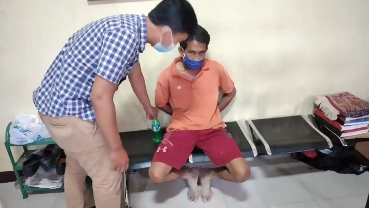 Pengikut Aliran Hakekok Diajak Mandi Bugil Untuk Hapus Dosa, Pemimpinnya Simpan Kondom dan Keris