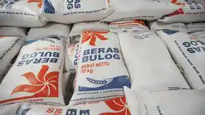 penyaluran-beras-bulog-untuk-stabilisasi-harga_20230203_181422.jpg