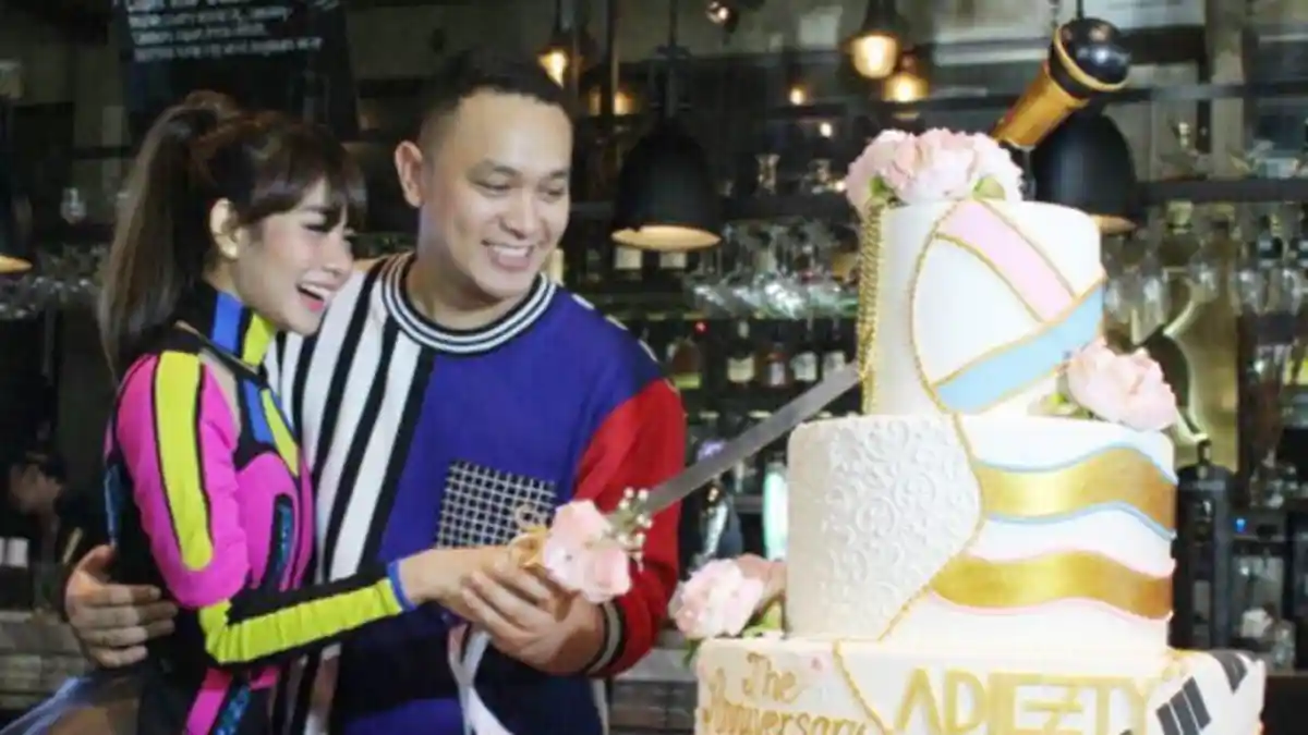 Rayakan Anniversary Pertama, Caption Adiezty Fersa Untuk Gilang Dirga Sukses Bikin Netter Terharu!