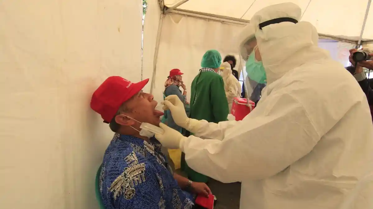 Dokter Italia Beber Virus Corona Tak Lagi Mematikan, WHO Bereaksi Bicara Bukti Ilmiah Covid-19