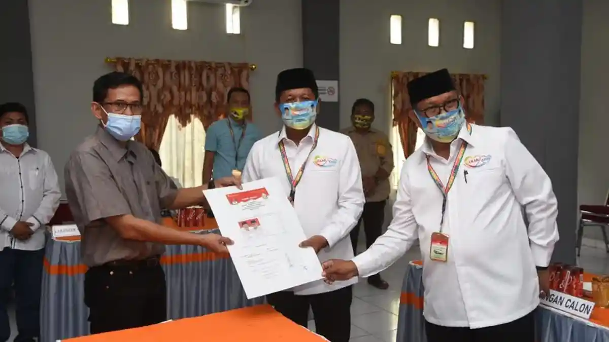 Calon Tunggal di Pilkada Soppeng, Pasangan Akar-LHD Tanda Tangani Specimen Design Surat Suara