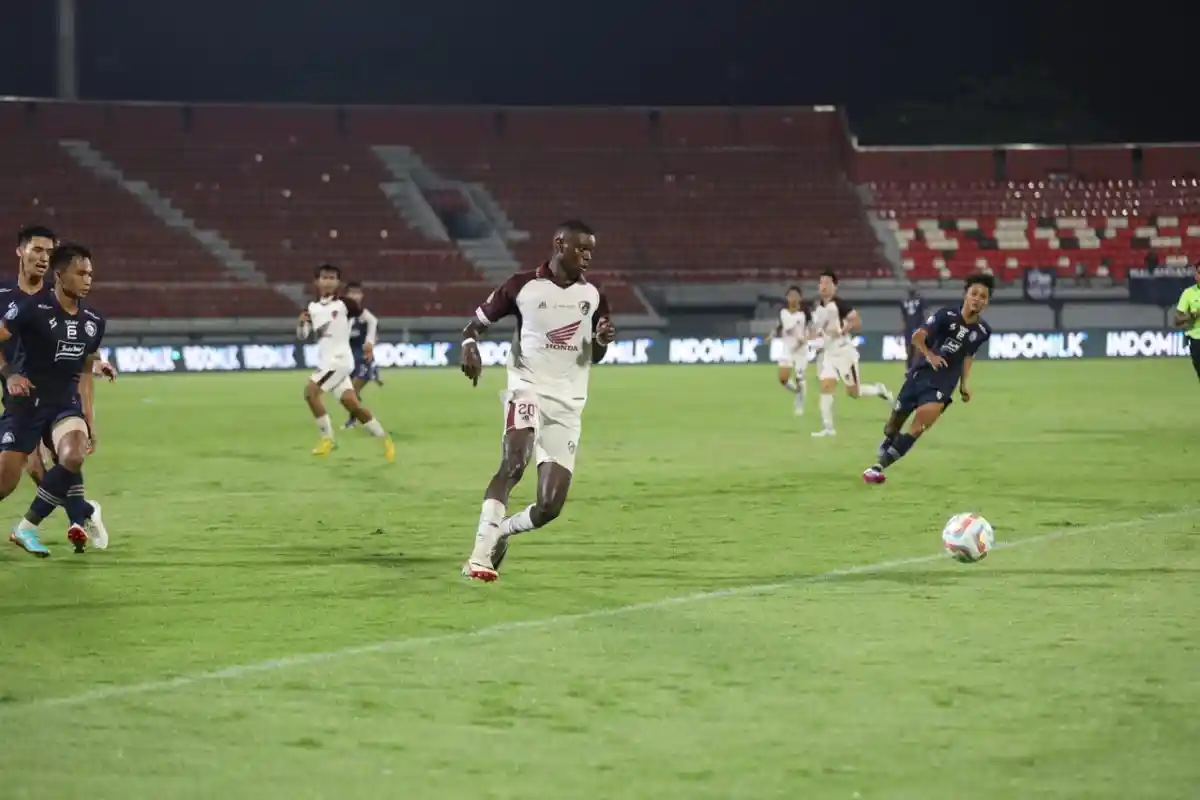 Arema Fc Tutup Babak I Dengan Keunggulan 2-1 Atas PSM Makassar