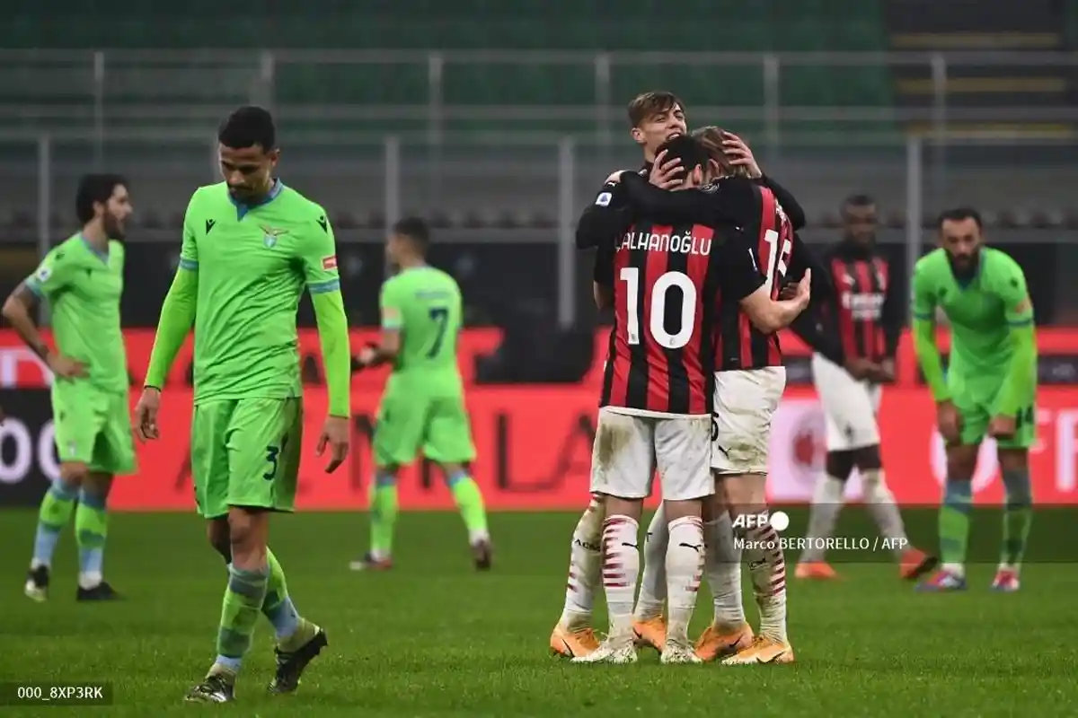 Gegara Diskon Gaji, Rajutan Kasih AC Milan dengan Calhanoglu Urung Terputus