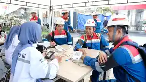 Pertamina-Patra-Niaga-Kilang-Plaju-Pastikan-Fit-to-Work-melalui-Daily-Check-Up-pada-Pit-Stop-2026.jpg