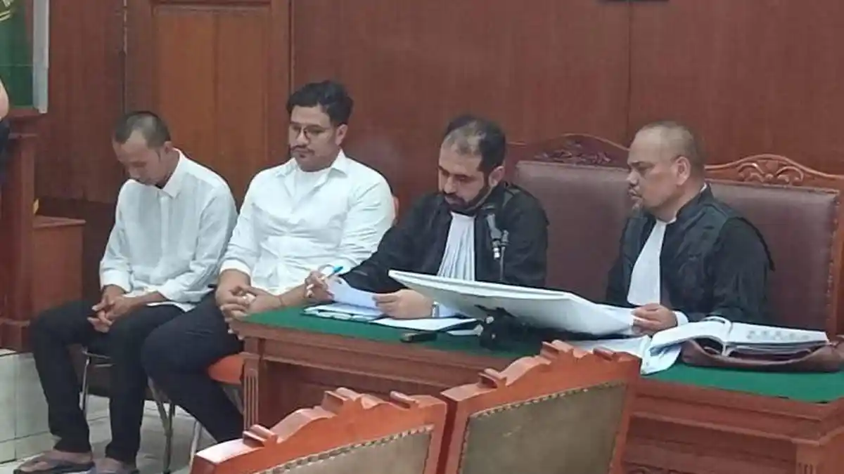 Tangis Ammar Zoni Pecah Curhat Rindu Anak Istri di Sidang Kasus Narkoba, Hakim: Bisa Kok Dilepas