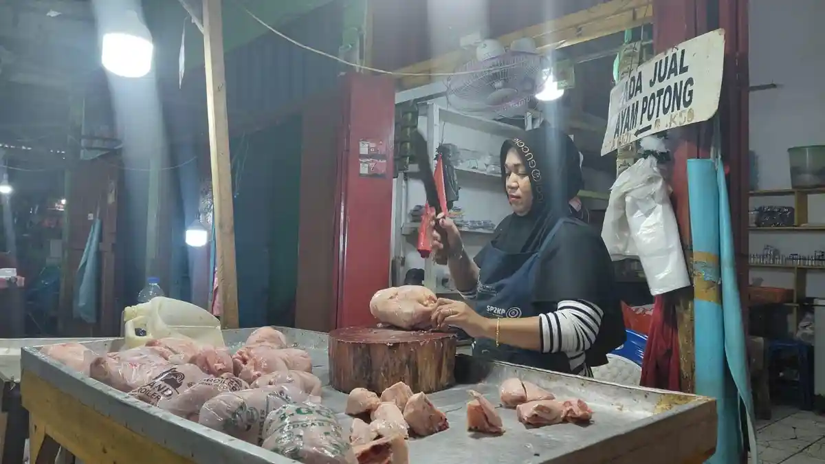 Harga Ayam Potong di Pasar Namlea Naik Jelang Natal dan Tahun Baru