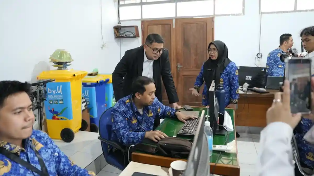Pendaftar SPMB Membeludak, SMPN 6 Makassar Tambah 10 Verifikator 
