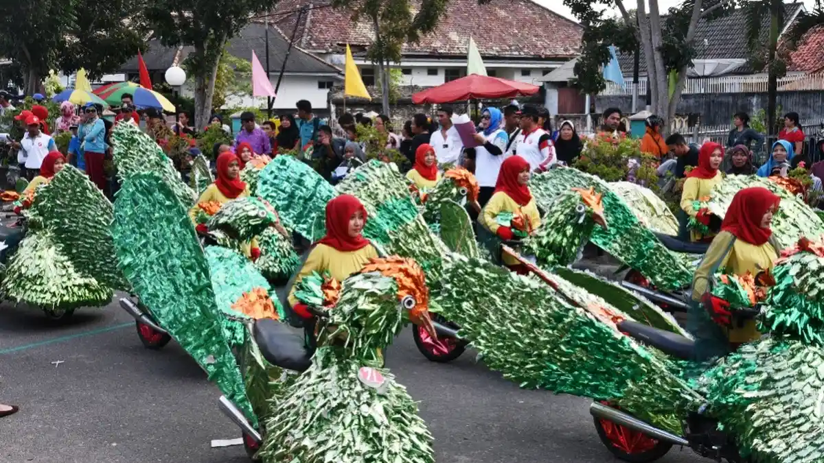 Motor Hias Burung Punai Juara Pawai HUT RI