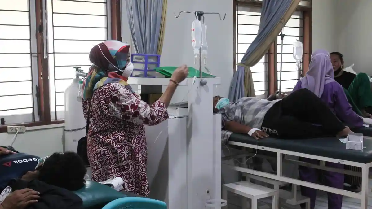 BREAKING NEWS - 71 Orang Keracunan Daging Kambing di Kalilom Surabaya