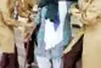 Jamaah Haji dipapah Petugas